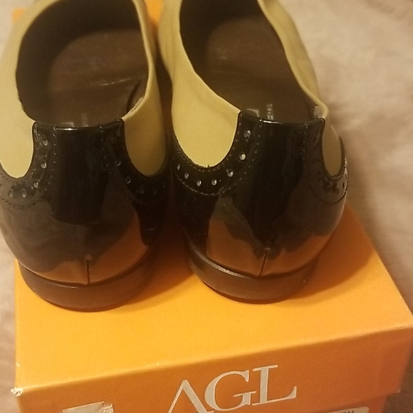 AGL flats - Picture 3 of 5